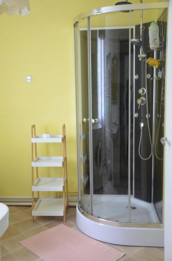 Chambon-sur-Voueize Au Bord De L'Eau Appartement 50 M2 מראה חיצוני תמונה