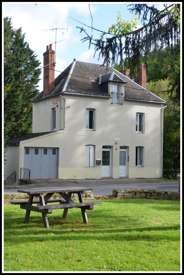 Chambon-sur-Voueize Au Bord De L'Eau Appartement 50 M2 מראה חיצוני תמונה