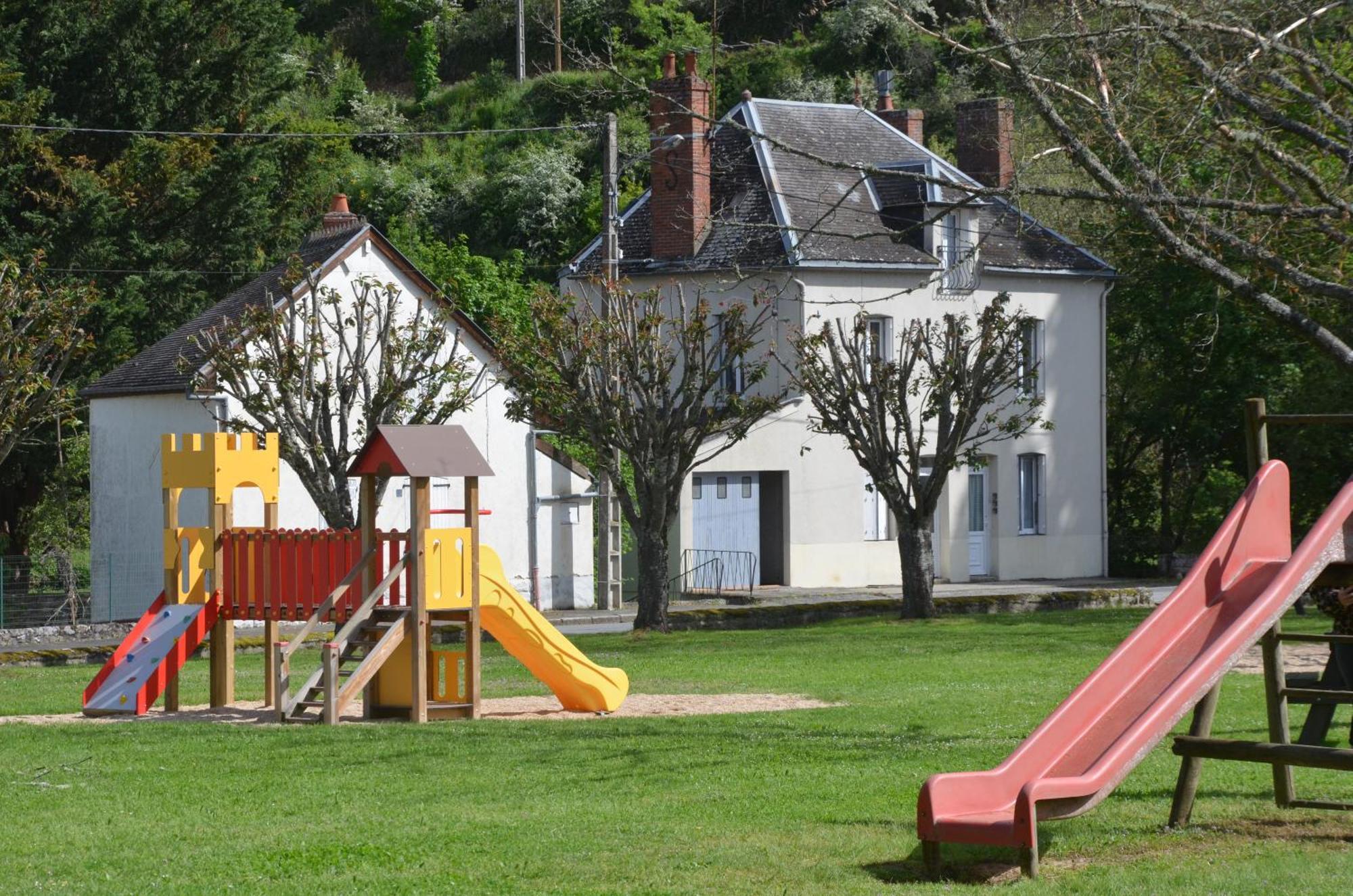 Chambon-sur-Voueize Au Bord De L'Eau Appartement 50 M2 מראה חיצוני תמונה